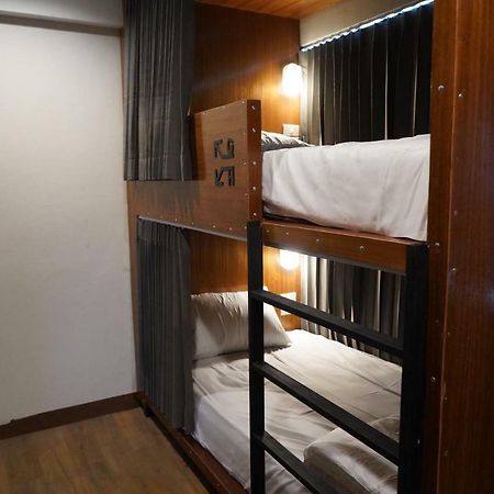 Slee Hostel Chiangmai (Adults Only) เชียงใหม่ ภายนอก รูปภาพ