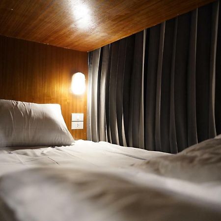 Slee Hostel Chiangmai (Adults Only) เชียงใหม่ ภายนอก รูปภาพ