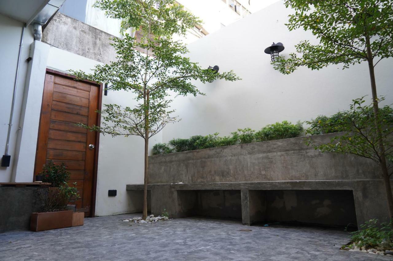 Slee Hostel Chiangmai (Adults Only) เชียงใหม่ ภายนอก รูปภาพ