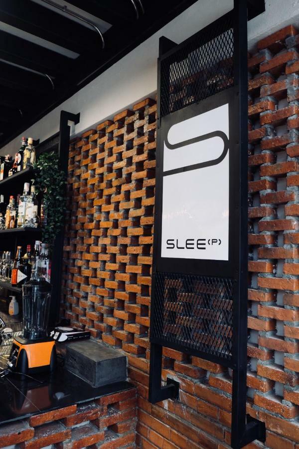Slee Hostel Chiangmai (Adults Only) เชียงใหม่ ภายนอก รูปภาพ