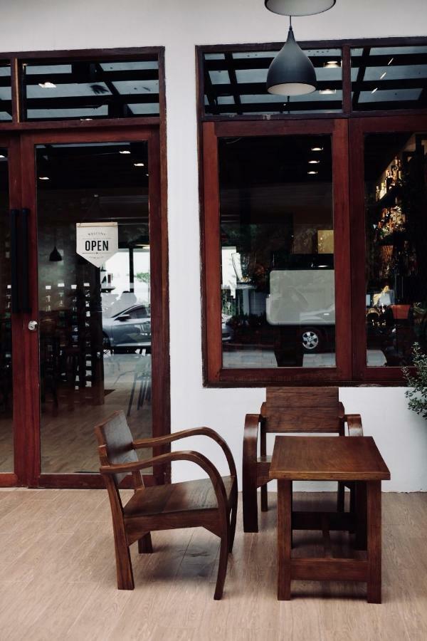 Slee Hostel Chiangmai (Adults Only) เชียงใหม่ ภายนอก รูปภาพ
