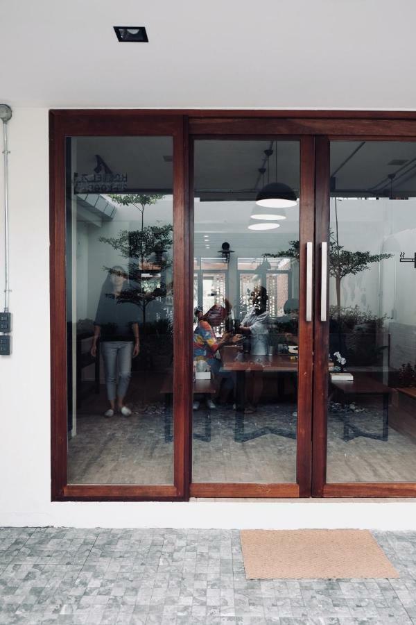Slee Hostel Chiangmai (Adults Only) เชียงใหม่ ภายนอก รูปภาพ