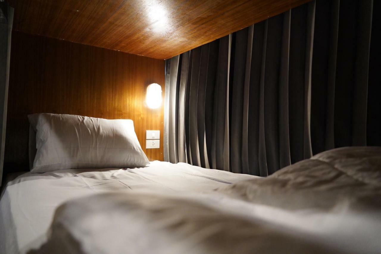 Slee Hostel Chiangmai (Adults Only) เชียงใหม่ ภายนอก รูปภาพ
