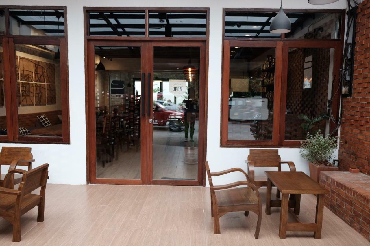Slee Hostel Chiangmai (Adults Only) เชียงใหม่ ภายนอก รูปภาพ