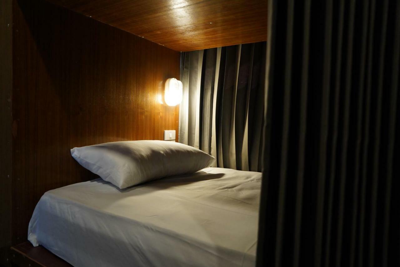 Slee Hostel Chiangmai (Adults Only) เชียงใหม่ ภายนอก รูปภาพ