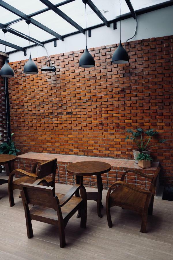 Slee Hostel Chiangmai (Adults Only) เชียงใหม่ ภายนอก รูปภาพ