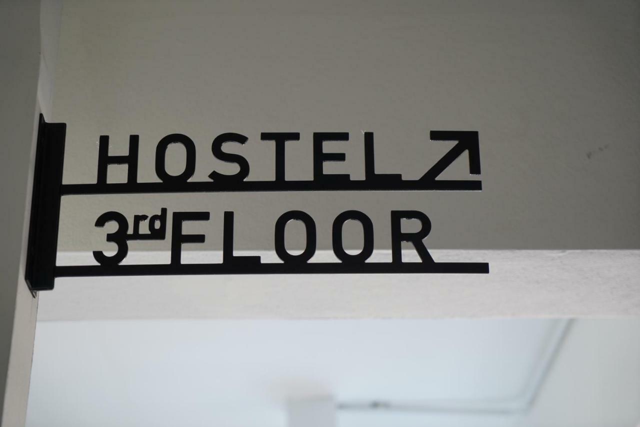 Slee Hostel Chiangmai (Adults Only) เชียงใหม่ ภายนอก รูปภาพ
