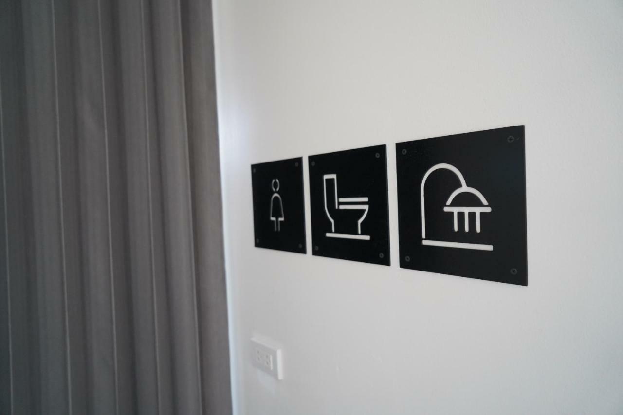 Slee Hostel Chiangmai (Adults Only) เชียงใหม่ ภายนอก รูปภาพ