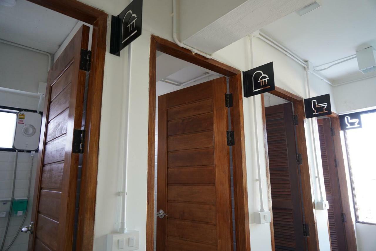 Slee Hostel Chiangmai (Adults Only) เชียงใหม่ ภายนอก รูปภาพ