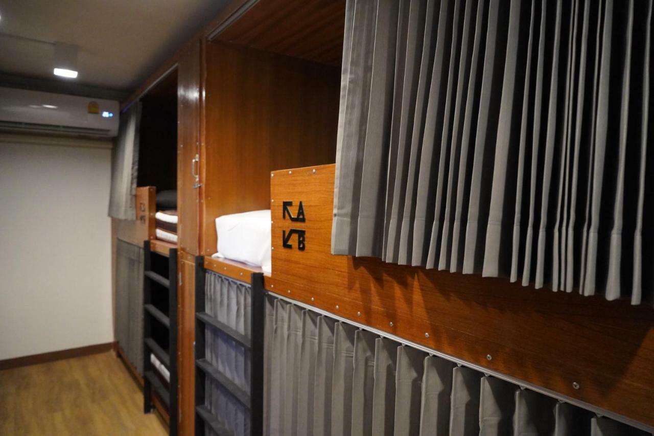 Slee Hostel Chiangmai (Adults Only) เชียงใหม่ ภายนอก รูปภาพ